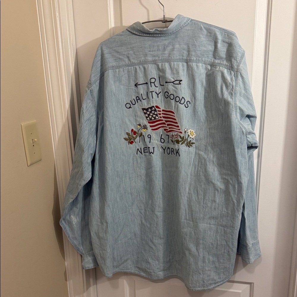 Polo RALPH LAUREN 
Embroidered Denim Shirt Embroidered Flag